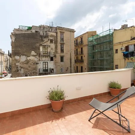 La Casa Del Cacciatore - Alloggio Con Terrazzo Апартаменты *