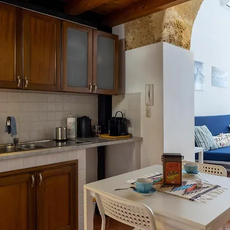 La Casa Del Cacciatore - Alloggio Con Terrazzo Апартаменты *